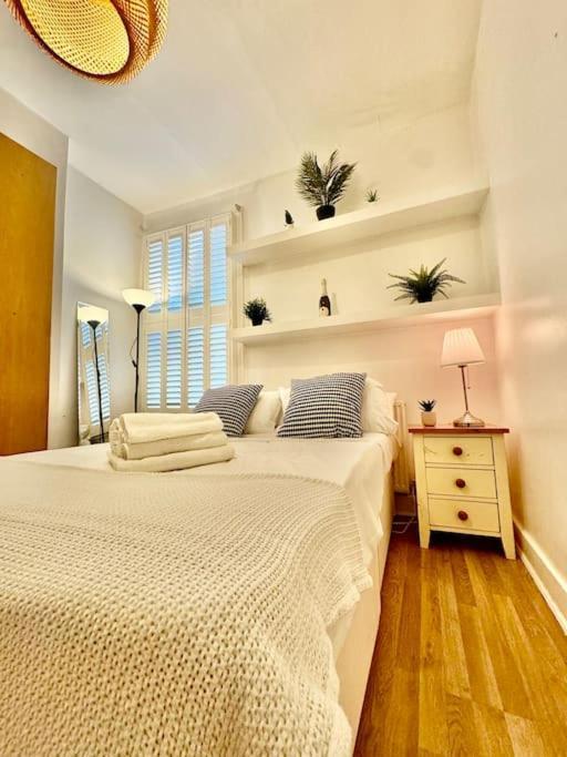 Lovely Fulham 2 Bed Londra